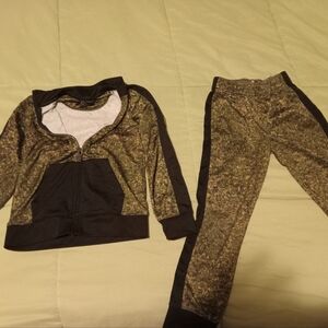 Boys nike outfit top and bottom camo size 7